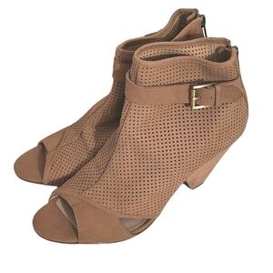 Pelle Moda Kori Tan Perforated Leather Cone Heel Shoes Womens Size 9.5 EUC